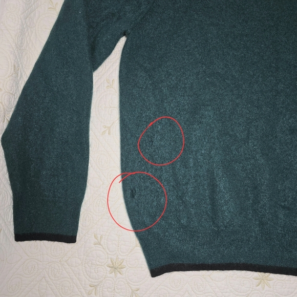 Neiman Marcus Green Cashmere Sweater | Size XL | Flawed | V-Neck Soft - Picture 5 of 6